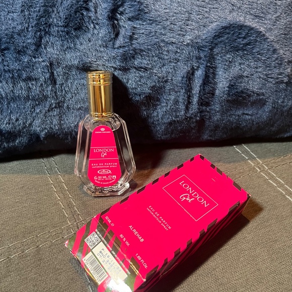 Perfume - Picture 4 of 5